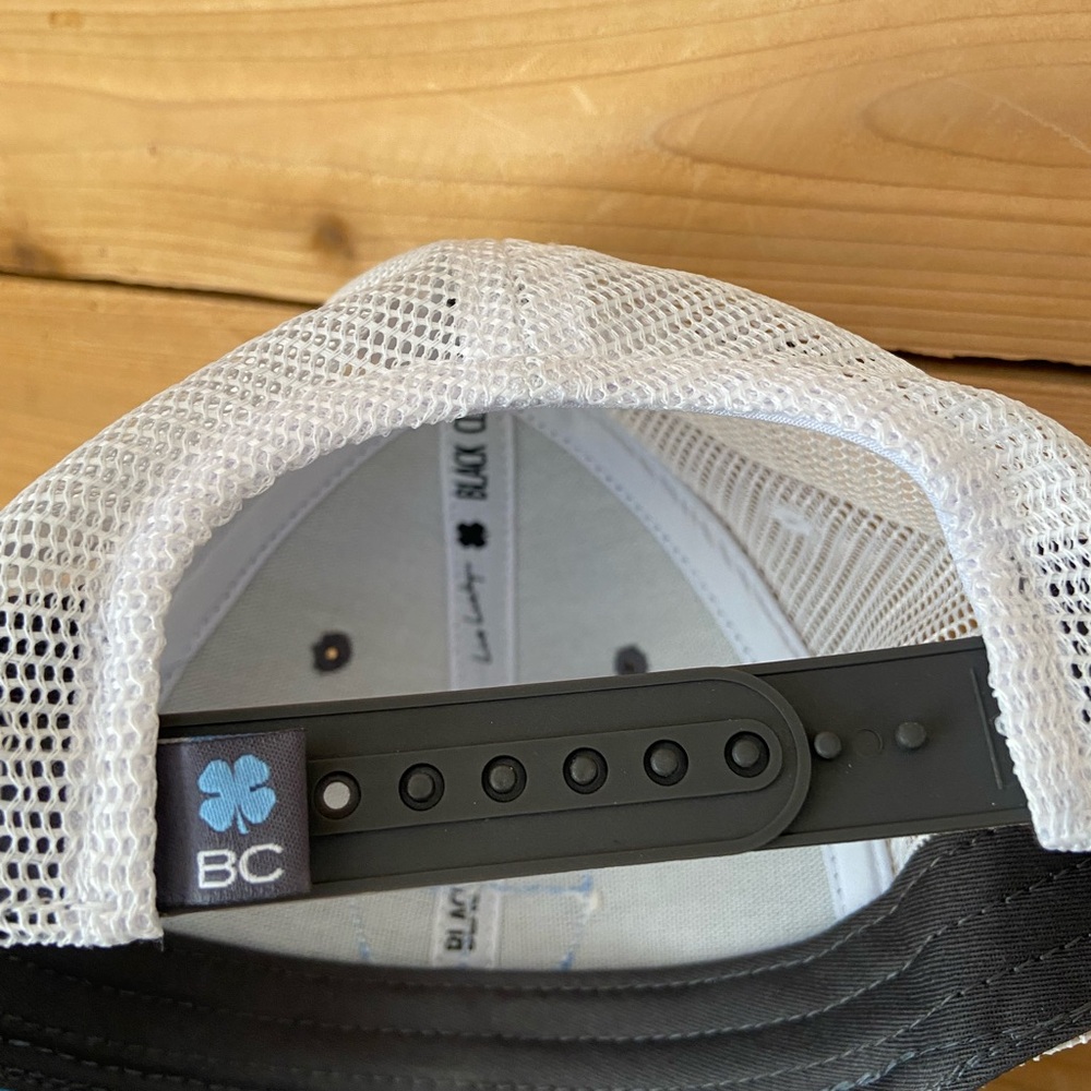 Black Clover Grey and White Mesh with Blue Logo Patch SnapBack Live Lucky Hat - Picture 5 of 8
